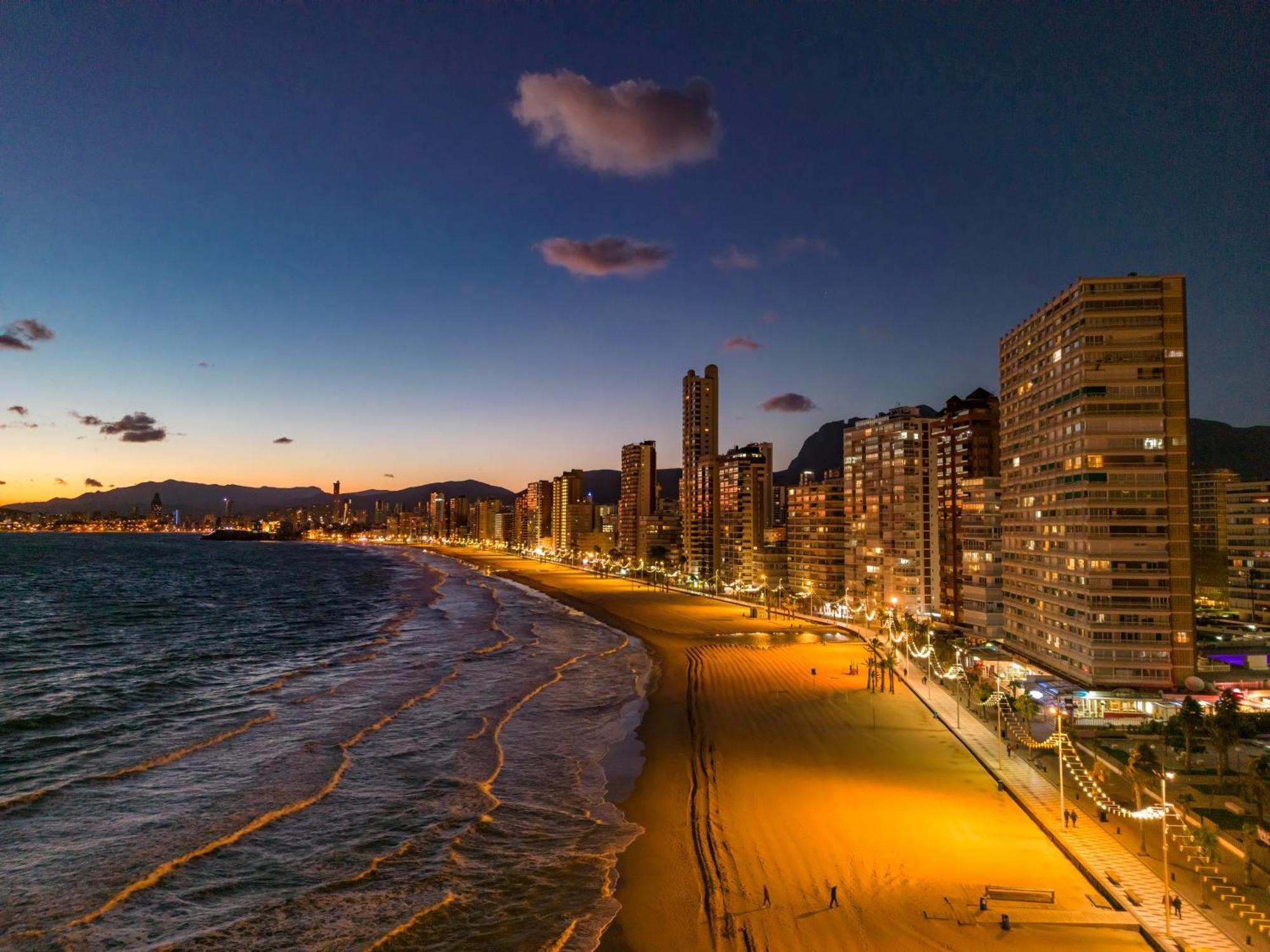Three Bedrooms Apart In Benidorm Near Beach And Strip Zewnętrze zdjęcie